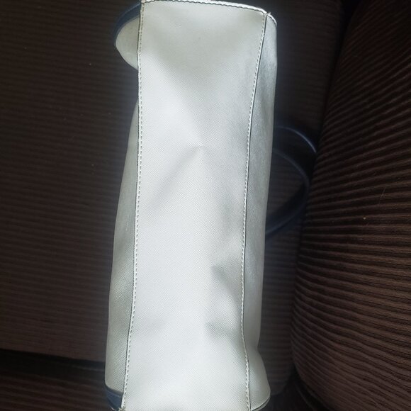 G By Guess Handbag Purse - Picture 8 of 9